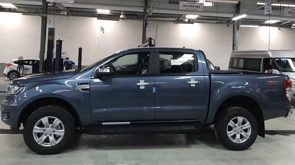 Ford Ranger xanh thiên thanh